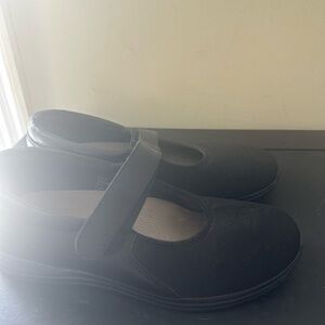 DREW Shoes Women's Magnolia Black
Mary Jane Shoes 8WW
